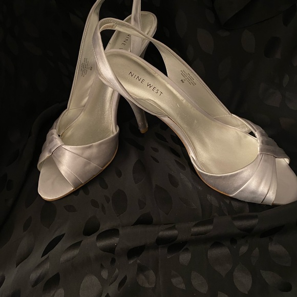 Silver evening shoe - Picture 7 of 11